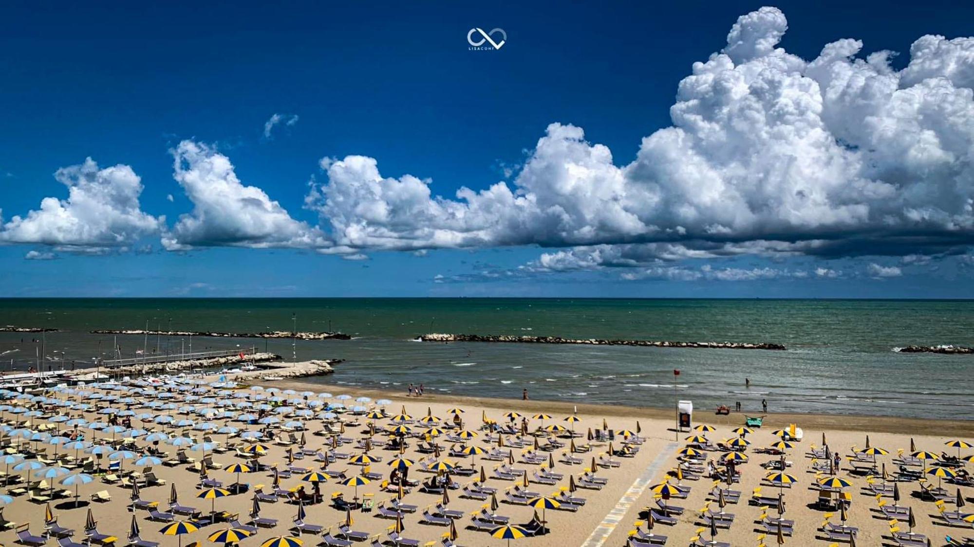 Hotel Acquamarina Viserba ริมินี ภายนอก รูปภาพ